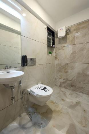 Live the Meme – Majnu Bhai’s Art 1 BHK SUITE Apartment in Mumbai