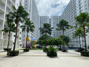 Shore 1 Spacious Smart Home 3C Apartment in Pasay