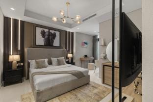 Gogoto |2BR| Burj View Infinity Pool High Floor Apartment in Dubai