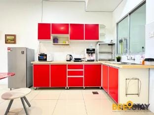 Taiping | Crystal Creek Pool View Netflix 8PAX Apartment in Perak