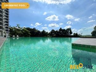 Taiping | Crystal Creek Pool View Netflix 8PAX Apartment in Perak