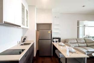 711 | near bar |Big Room |Jacuzzi & Thong Lor Apartment in Bangkok