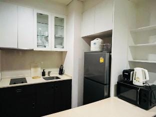 711 | 2 pax | Free Pick Up | Jacuzzi |Thong Lor Apartment in Bangkok