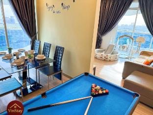 The Wave 6pax | 全海景&城市景色 120寸投影大荧幕_小孩滑梯 桌球 桌足球  Apartment in Malacca