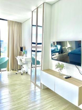 Scandinavian Coast 2 Beds Wi-Fi Gym & Pool IT Park Apartment in Lapu-Lapu City