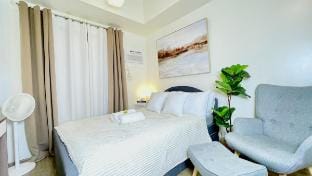 Noble Suite Pool Netflix in IT Park Apartment in Lapu-Lapu City