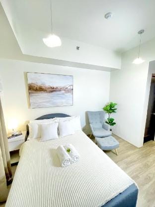 Noble Suite Pool Netflix in IT Park Apartment in Lapu-Lapu City