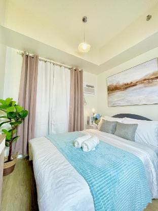Noble Suite Pool Netflix in IT Park Apartment in Lapu-Lapu City