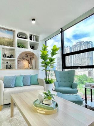 Island Greek with Free Gym Pool Wifi Netflix Apartment in Lapu-Lapu City