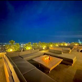 Chateau Nude w/ Balcony Free Gym & Pool Apartment in Lapu-Lapu City