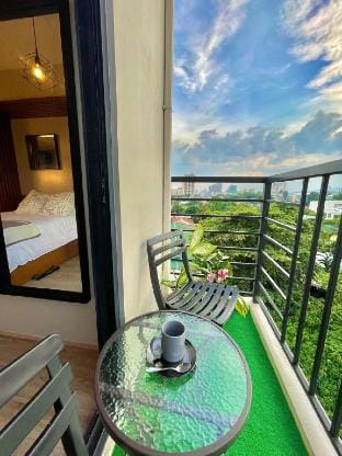 Urban Loft Balcony with Mountain View in IT Park Apartment in Lapu-Lapu City