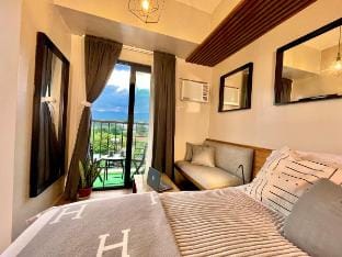 Urban Loft Balcony with Mountain View in IT Park Apartment in Lapu-Lapu City