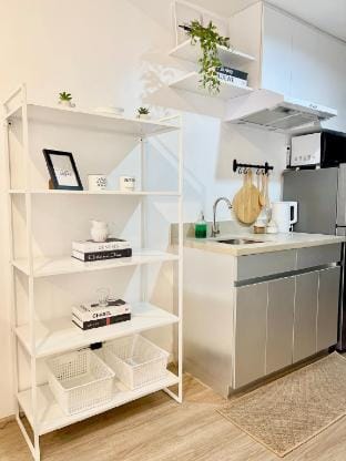 Nordic Dream with Free Pool Wifi Netflix in ITPark Apartment in Lapu-Lapu City