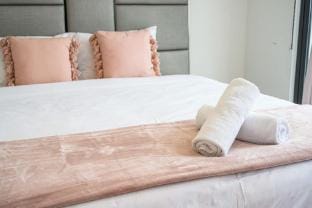 MetawiseBnB Executive 2-Bedroom Stadium View Apartment W Parking Apartment in Lidcombe