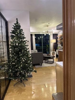 Stylish 1BR unit in Soho near MRT/Shang/Mega/BGC Apartment in Mandaluyong