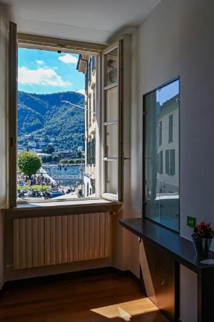 One  Only Lake View Apartment in Central Como Apartment in Como