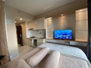 Apartemen Sky House BSD By LyaRooms Apartment in West Java
