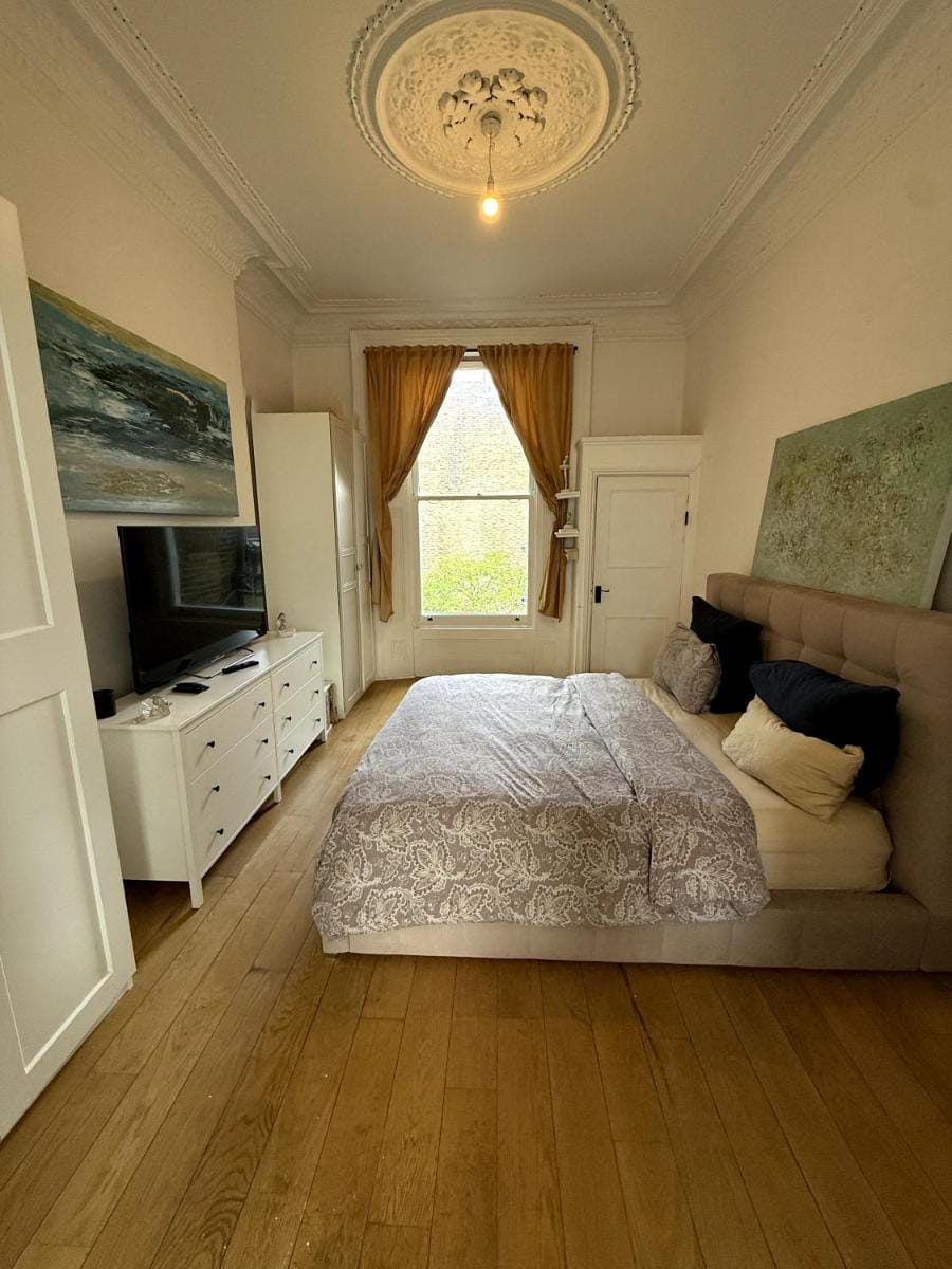 Bright Flat near Little Venice, Charming & Central Apartment in City of Westminster