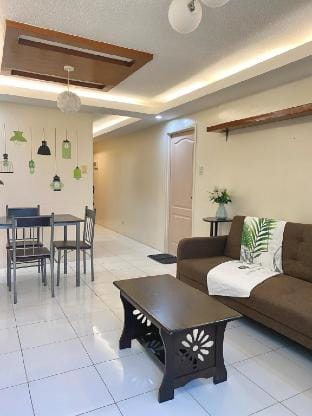 Spacious Homey 1BR w/ King Bed Washer near SM Mall Apartment in Davao City