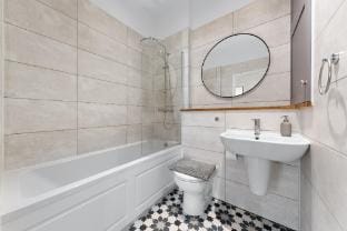 Shortlet Express, Stunning 3 bedroom apartment by Barking station Apartment in Barking