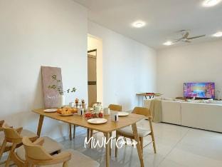 Muji Creamy Family Suites Walks to Beach & Mall Apartment in Johor Bahru