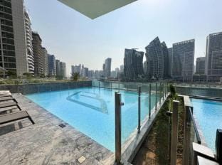 Dubai Canal Dream, Iconic Burj Views with  Large Balcony sleeps 4 Apartment in Dubai
