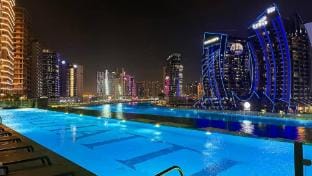 Dubai Canal Dream, Iconic Burj Views with  Large Balcony sleeps 4 Apartment in Dubai