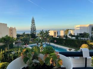 Precioso apartamento cerca de Marbella con vistas y playa Apartment in Sitio de Calahonda