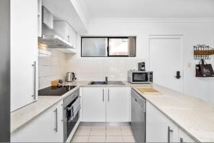 Stylish 2BR with Wi-Fi (100+ Mbps), TV big 75 inch Apartment in Perth