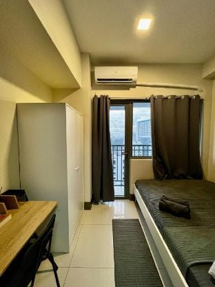 High-Rise Haven | Skyline Views in Mandaluyong Apartment in Mandaluyong
