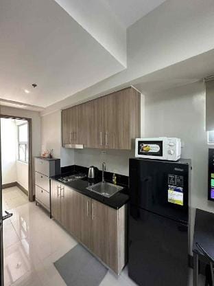 High-Rise Haven | Skyline Views in Mandaluyong Apartment in Mandaluyong