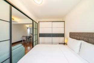 Tyms Modern 1 Bedroom Suite Walk to Xujiahui Apartment in Shanghai