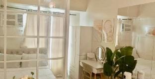 Mid-Century Modern Studio-Avida Towers Abreeza Apartment in Davao City