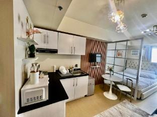 Mid-Century Modern Studio-Avida Towers Abreeza Apartment in Davao City