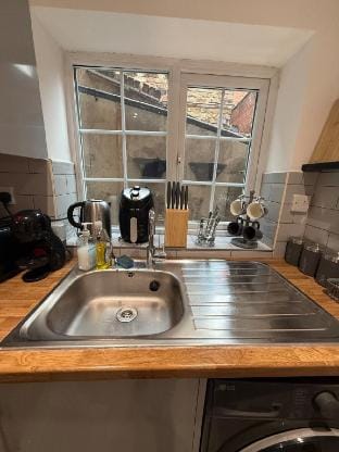 Spacious 1-Bed Flat with Living & Private Garden Apartment in London Borough of Hackney