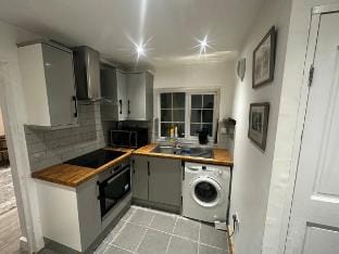 Spacious 1-Bed Flat with Living & Private Garden Apartment in London Borough of Hackney