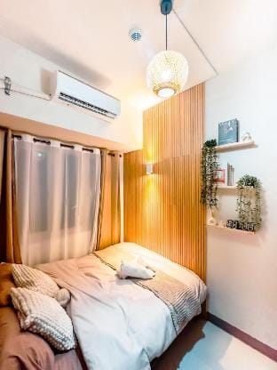 Pasay Penthouse Condo w/ Bay View | Near MOA, NAIA Apartment in Pasay