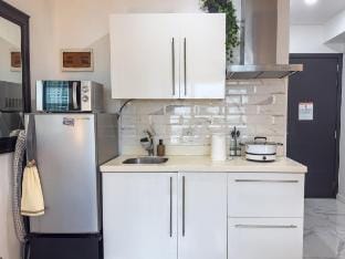 Unique & Quiet Escape | Fast WiFi + Best City View Apartment in Mandaluyong