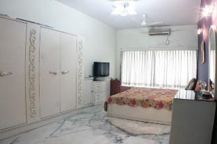 Upscale Apartment in Posh Alipore Area Vacation rental in Kolkata