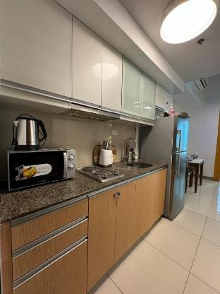 Modern Nordic 1BR | Big Queen Bed | Uptown BGC Vacation rental in Makati