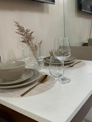 Rustic Elegance: New 1BR One Uptown free Parking Vacation rental in Makati