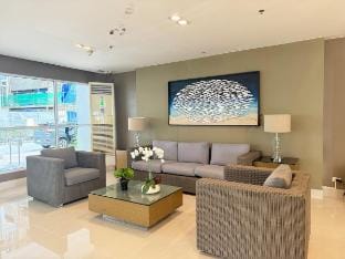 Family/Brkada 2BR w/ bal Poolview infront of MOA Vacation rental in Pasay