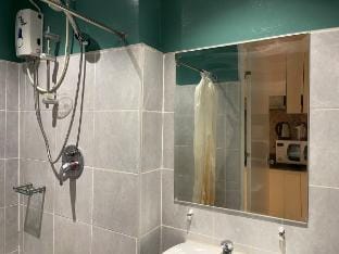 Family/Barkada Twin 6-12 Px  MOA Sea Res 016171618 Vacation rental in Pasay