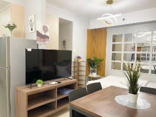 Family/ Barkada 2BR 6-12px MOAView Sea Res 0142728 Vacation rental in Pasay