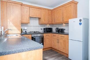 Elegant 3BR Home | City Centre | Free Parking Vacation rental in Edinburgh