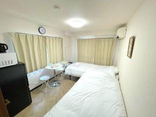 Doka Guesthouse / Private room / Easy access from the airport / Self check-in Vacation rental in Fukuoka