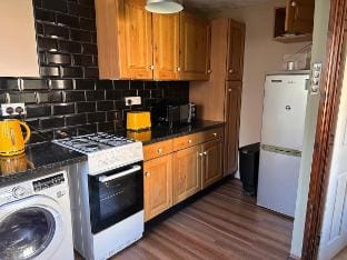 Trendy 1 BR | Minutes from C2C | Free Safe Parking Vacation rental in England