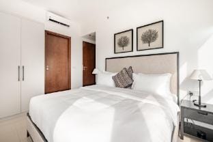 Luxury 2 Bed 2 Bath at Trizen by Resident Villas Vacation rental in Colombo