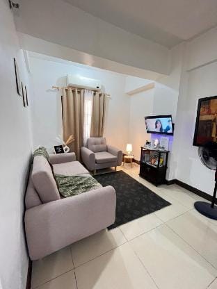 Affordable 2BR near NAIA Terminals & Runway Manila Vacation rental in Pasay