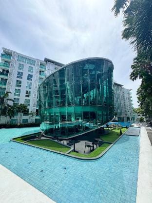 Modern 1BR Condo Near Soi Bukouw Vacation rental in Pattaya City
